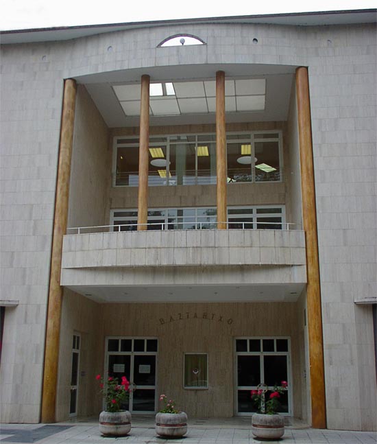 baztartxo2g.jpg (56795 bytes)