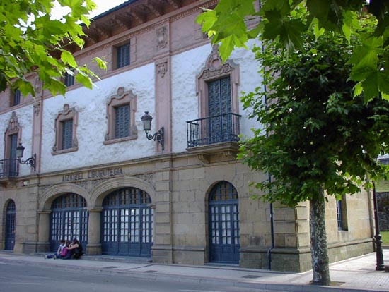 biblioteca_g.jpg (70320 bytes)