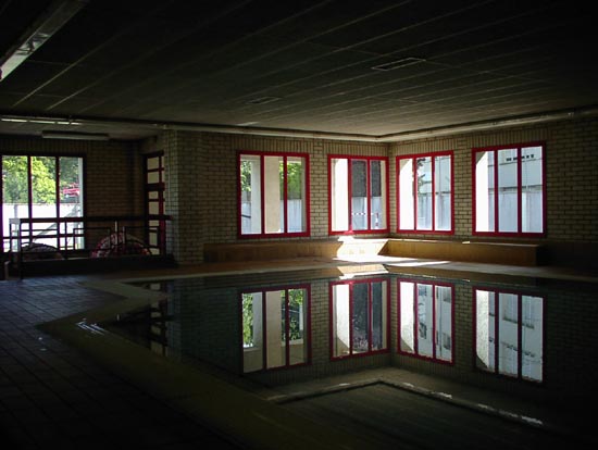 5piscina2g.jpg (43373 bytes)