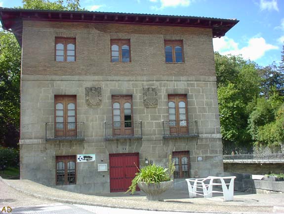 ambulatorio2frontal_z.jpg (56400 bytes)